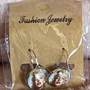 🌸vintage Marilyn Monroe earrings🌸